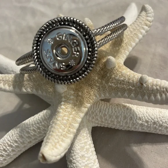 Ginger snap bracelet, comes with the snap in seen, it can be changed - Picture 2 of 4